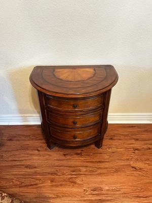 BEAUTIFUL LIKE NEW SIDE TABLE WITH DRAWERS AND INLAID WOOD PLUS CARL FALKENSTEIN? GLASS LAMP
