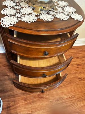 BEAUTIFUL LIKE NEW SIDE TABLE WITH DRAWERS AND INLAID WOOD PLUS CARL FALKENSTEIN? GLASS LAMP