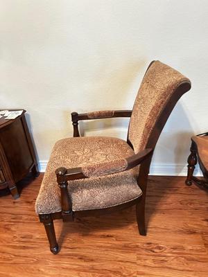 UPHOLSTERED ARM CHAIR WITH ACCENT SIDE TABLE