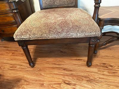 UPHOLSTERED ARM CHAIR WITH ACCENT SIDE TABLE