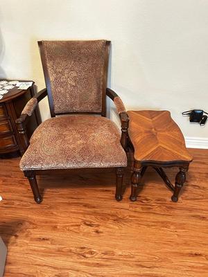 UPHOLSTERED ARM CHAIR WITH ACCENT SIDE TABLE