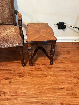 UPHOLSTERED ARM CHAIR WITH ACCENT SIDE TABLE
