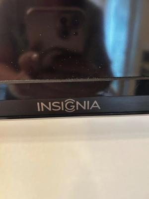50” INSIGNIA FLAT SCREEN TELEVISION W/REMOTE AND SWIVELING WALL MOUNT