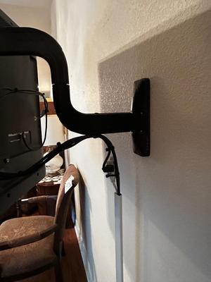 50” INSIGNIA FLAT SCREEN TELEVISION W/REMOTE AND SWIVELING WALL MOUNT