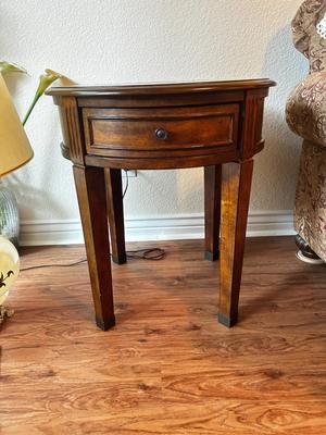 BEAUTIFUL INLAID WOOD END TABLE AND MCM LAMP