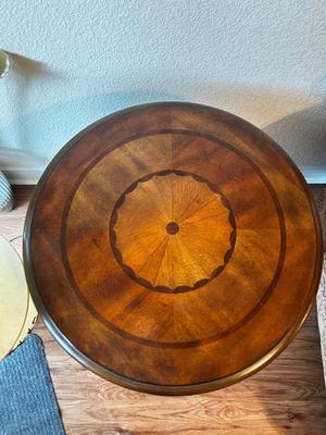 BEAUTIFUL INLAID WOOD END TABLE AND MCM LAMP