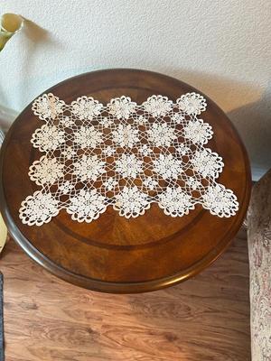 BEAUTIFUL INLAID WOOD END TABLE AND MCM LAMP