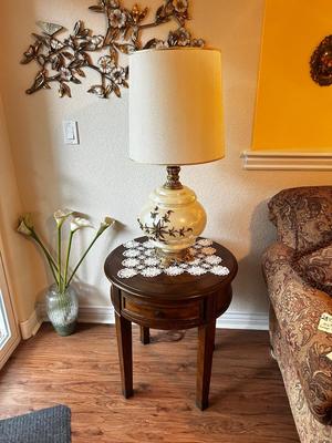 BEAUTIFUL INLAID WOOD END TABLE AND MCM LAMP