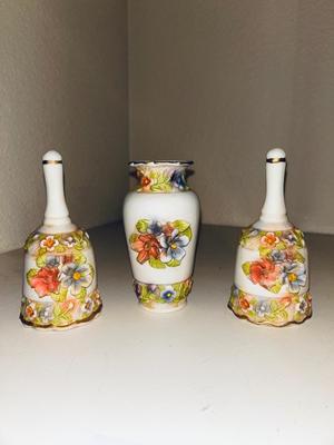 PRETTY PORCELAIN RAISED FLOWER VASE AND BELLS