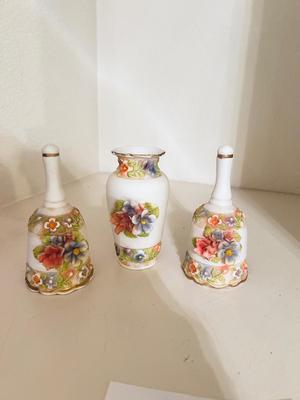 PRETTY PORCELAIN RAISED FLOWER VASE AND BELLS