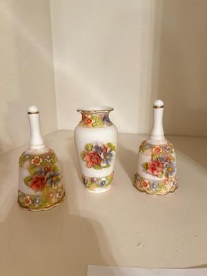 PRETTY PORCELAIN RAISED FLOWER VASE AND BELLS