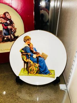 HUMMEL COLLECTIBLE PLATES AND NORMAN ROCKWELL COLLECTIBLE PLATES