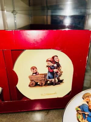 HUMMEL COLLECTIBLE PLATES AND NORMAN ROCKWELL COLLECTIBLE PLATES