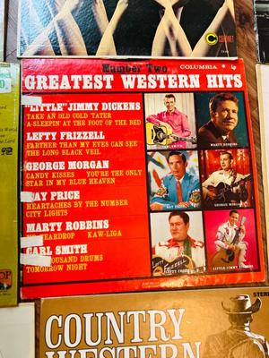 VINYL ALBUMS WITH ARTISTS CONWAY TWITTY, RAY PRICE, GLEN CAMPBELL, MARTY ROBINS AND MORE