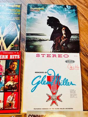 VINYL ALBUMS WITH ARTISTS CONWAY TWITTY, RAY PRICE, GLEN CAMPBELL, MARTY ROBINS AND MORE