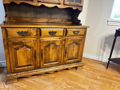 KINCAID SOLID WOOD HUTCH