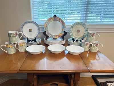 CORELLE DINNERWARE WITH SEVERAL PATTERNS