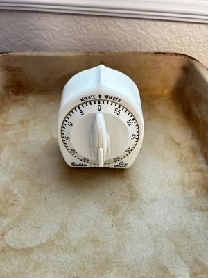 PAMPERED CHEF STONEWARE DISH, KITCHEN-AID MIXER/BLENDER, SMALL ROASTER & MORE