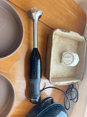 PAMPERED CHEF STONEWARE DISH, KITCHEN-AID MIXER/BLENDER, SMALL ROASTER & MORE