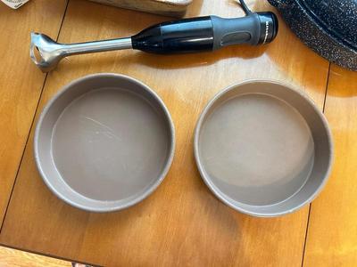 PAMPERED CHEF STONEWARE DISH, KITCHEN-AID MIXER/BLENDER, SMALL ROASTER & MORE