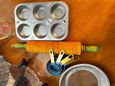 AN ASSORTMENT OF BAKEWARE