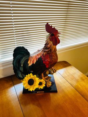 LIFE SIZE COLORFUL ROOSTER, THE LEONARDO COLLECTION