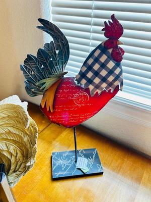 ROOSTER UTENSIL HOLDER AND FREE STANDING ROOSTER DECOR PLUS MORE