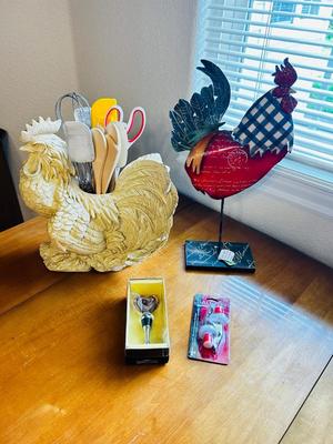 ROOSTER UTENSIL HOLDER AND FREE STANDING ROOSTER DECOR PLUS MORE