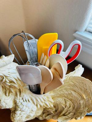 ROOSTER UTENSIL HOLDER AND FREE STANDING ROOSTER DECOR PLUS MORE