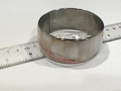 Beautiful Shell With Pink Shell Wide Bangle