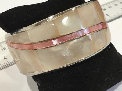 Beautiful Shell With Pink Shell Wide Bangle