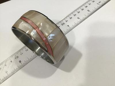 Beautiful Shell With Pink Shell Wide Bangle