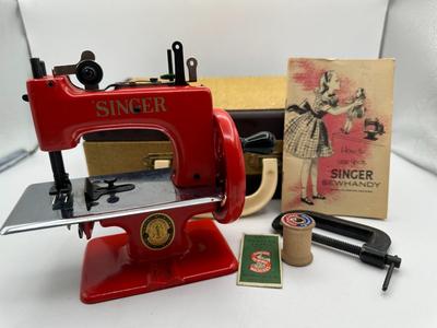 RARE RED Blackside Singer 20 Sewhandy Sewing Machine in Original Trapezoid Case