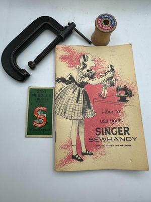 RARE RED Blackside Singer 20 Sewhandy Sewing Machine in Original Trapezoid Case