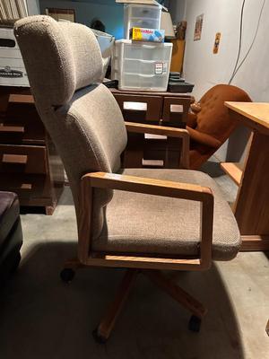 Vtg. Oak Executive Office Chair
