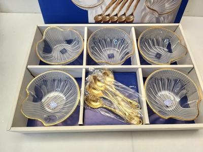 Lot #43 TOYO Glass (Japan) Shell Serving Dishes w/spoons New in Box