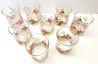 Lot #46 Lot of 8 Mid-Century Glasses - Daisy Motif