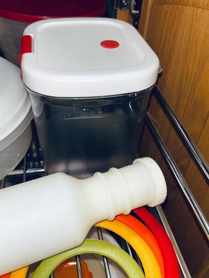 SILICONE HOT PLATE HOLDERS, ROLLING PIN, FOOD STORAGE AND MORE