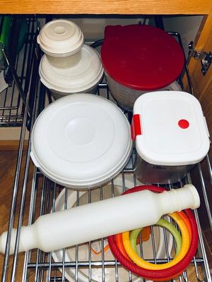 SILICONE HOT PLATE HOLDERS, ROLLING PIN, FOOD STORAGE AND MORE