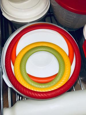SILICONE HOT PLATE HOLDERS, ROLLING PIN, FOOD STORAGE AND MORE