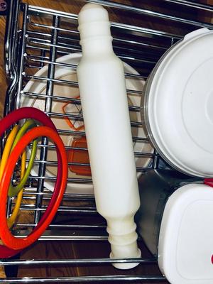 SILICONE HOT PLATE HOLDERS, ROLLING PIN, FOOD STORAGE AND MORE