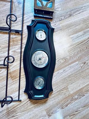 WALL ORGANIZERS AND BAROMETER