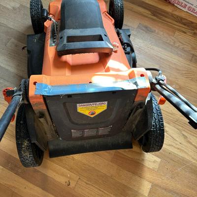 Black and Decker 13 Amp Electric Mower with Bag
