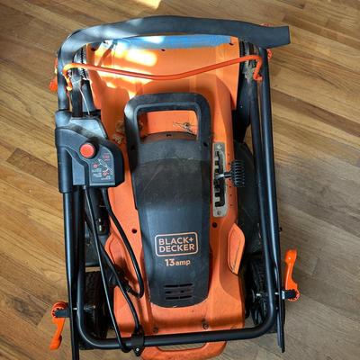 Black and Decker 13 Amp Electric Mower with Bag
