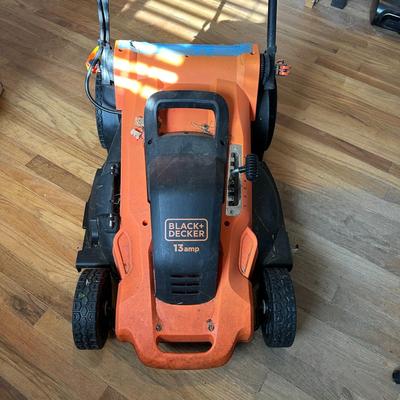 Black and Decker 13 Amp Electric Mower with Bag