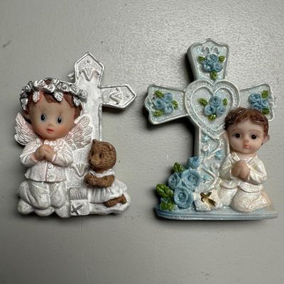 Sale Photo Thumbnail #722: Collectible poly magnets.  Pretty ladies and first communion.
