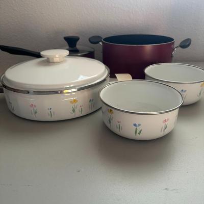 Cookware Lot