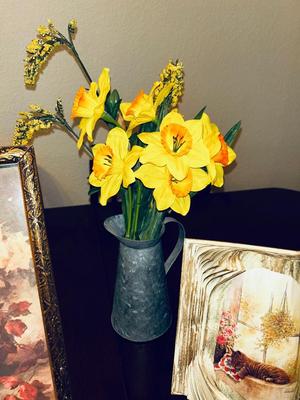 A GREAT GIFT FOR GRANDMA, SCENTED OIL DEFUSER AND OTHER HOME DECOR