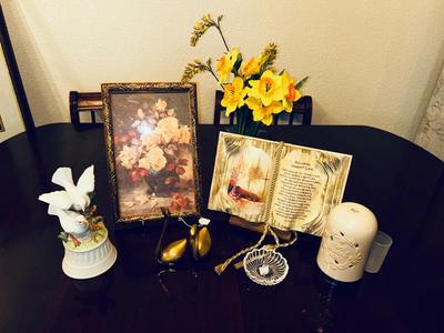 A GREAT GIFT FOR GRANDMA, SCENTED OIL DEFUSER AND OTHER HOME DECOR