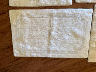 NICE QUALITY THICK BATH RUGS